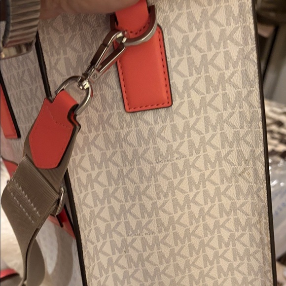 Michael Kors Cream and Pink Signature Tote - Picture 10 of 13